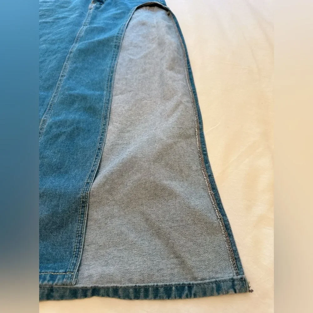 Denim skirt with slit
